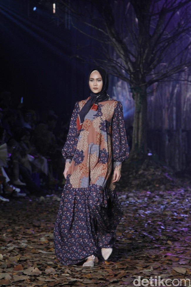 Rancangan terbaru Ivan Gunawan untuk Lebaran 2019 mengangkat tema Nostalgia yang di gelar di LiveSpace, SCBD, Jakarta Selatan, Rabu [20/3/2019]. Foto: Mohammad Abduh/Wolipop