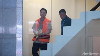 Duit itu diduga ditujukan agar Rommy membantu proses seleksi kedua orang tersebut. Namun KPK menduga Rommy bekerja sama dengan aktor internal dari Kemenag mengingat posisi Rommy adalah anggota Komisi XI DPR, yang tidak punya kewenangan dalam pengisian jabatan di Kemenag.