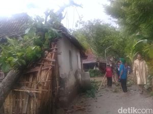 Puting Beliung Landa Ponorogo, 4 Rumah Rusak Tertimpa Pohon