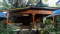 Selain menunjukan beragam budaya yang ada di Indonesia, khususnya Halmahera Selatan, Taman Budaya juga sebagai salah satu sumber Pendapatan Asli Daerah (PAD). Karena saat ini telah dikelola secara profesional oleh Dinas Pendidikan dan Kebudayaan sesuai dengan Peraturan Bupati (Perbup) Nomor 21 Tahun 2017 Tentang Pengelolaan Konservasi Taman Budaya Saruma.