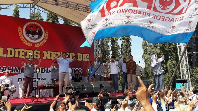 Sandiaga di Sleman: Saya Masuk Sini Disambut Spanduk Pendukung 01 Sandiaga di Sleman: Saya Masuk Sini Disambut Spanduk Pendukung 01