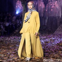 Rancangan terbaru Ivan Gunawan untuk Lebaran 2019 mengangkat tema Nostalgia yang di gelar di LiveSpace, SCBD, Jakarta Selatan, Rabu [20/3/2019]. Foto: Mohammad Abduh/Wolipop