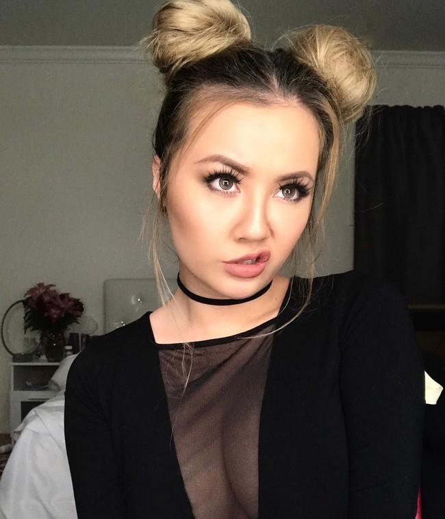 Unggahan Instagram tersebut menampilkan dirinya sedang berlatih dengan trainer dan koreografer adegan action Hollywood, Mark Wildman. Dalam video, Gina terlihat berusaha untuk melawan Mark yang berpura-pura menyerang sebagai bagian olahraga dan belajar bela diri. Baca di sini beritanya. Foto: Instagram @missginadarling