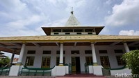 Kesultanan Bacan menjadi salah satu kerajaan Islam yang berdiri di timur nusantara. Salah satu peninggalan kesultanan itu yang masih dapat dilihat dan dimanfaatkan hingga kini adalah Masjid Kesultanan Bacan.