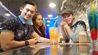 Di waktu luangnya, Irfan paling sering menghabiskan waktu di kafe dan restoran bersama teman-temannya. Foto: Instagram @irfansebaztian15