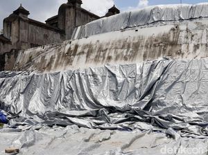 Pemasangan Terpal di Bangunan Calon Makam HB X Dilanjutkan