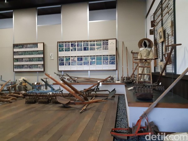 Karena terkenal dengan berasnya, akhirnya sekolah di Kota Uwa ini dijadikan sebagai museum beras atau Uwa Rice Museum. Konsepnya, berbagai informasi tentang padi ada dibagi ke dalam berapa bekas ruang kelas. (Bonauli/detikcom) Karena terkenal dengan berasnya, akhirnya sekolah di Kota Uwa ini dijadikan sebagai museum beras atau Uwa Rice Museum. Konsepnya, berbagai informasi tentang padi ada dibagi ke dalam berapa bekas ruang kelas. (Bonauli/detikcom)