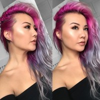Gina Darling dikenal sebagai seorang selebgram, YouTuber, model, sekaligus gamer. Wanita cantik itu beberapa waktu lalu mengunggah videonya sedang melakukan latihan bela diri dengan seorang pelatih pria. Tak disangka, ia malah mendapat komentar tak menyenangkan dari beberapa netizen. Foto: Instagram @missginadarling