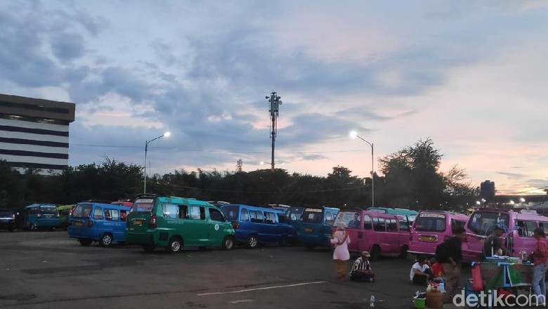 Dishub Sebut Jumlah Angkot di Depok Berkurang, Apa Sebabnya? Dishub Sebut Jumlah Angkot di Depok Berkurang, Apa Sebabnya?