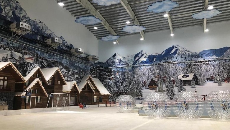 Foto: Wisata di Trans Snow World (dok Trans Snow World Juanda) Foto: Wisata di Trans Snow World (dok Trans Snow World Juanda)