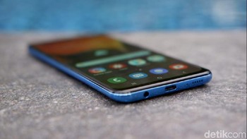 Samsung menyediakan dua opsi RAM 4 GB + ROM 64 GB serta RAM 6 GB + ROM 128 GB. (Foto: detikINET/Adi Fida Rahman)