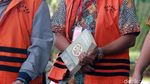 Diperiksa KPK, Rommy Cengengesan Sambil Bawa Buku Sejarah Nabi