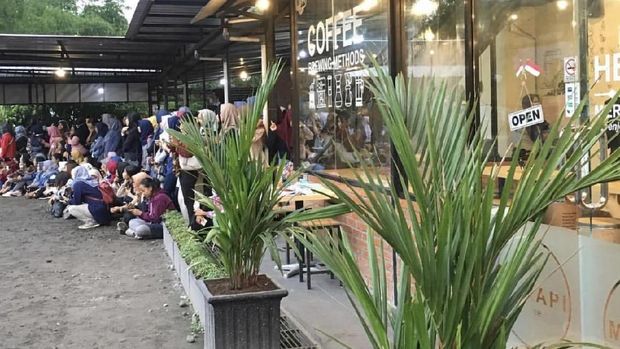 Hari Kedua di Yogya, SuJu & DBSK Nikmati Kopi di Merapi 