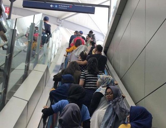 Eskalator MRT Jakarta Eskalator MRT Jakarta