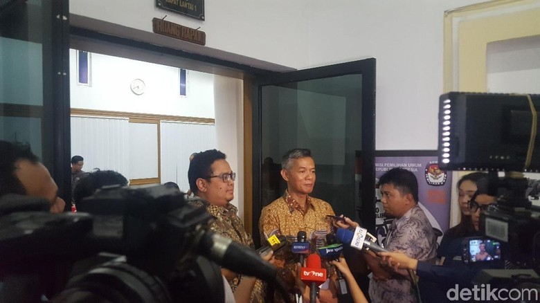 KPU Tunda Rapat Penetapan Moderator dan TV Penyelenggara Debat Capres KPU Tunda Rapat Penetapan Moderator dan TV Penyelenggara Debat Capres