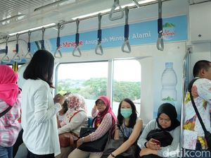 Pengguna MRT Jakarta Diajak Hidup Sehat dengan Cara Unik