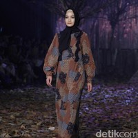 Rancangan terbaru Ivan Gunawan untuk Lebaran 2019 mengangkat tema Nostalgia yang di gelar di LiveSpace, SCBD, Jakarta Selatan, Rabu [20/3/2019]. Foto: Mohammad Abduh/Wolipop