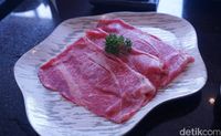 Santap Shabu-Shabu Sher Wagyu Sepuasnya di Ketinggian Jakarta