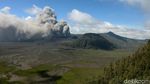 Kondisi Terkini Gunung Bromo yang Terus Semburkan Abu