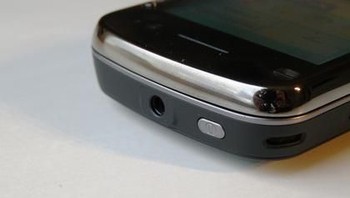 Selain untuk menjegal iPhone, Nokia N97 juga ditujukan untuk melawan ponsel layar sentuh dari vendor lain yang semakin menjamur. Foto: Tech Radar