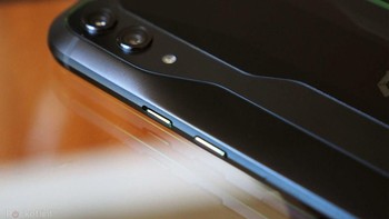 Bagian kamera belakang Black Shark 2 dibekali resolusi 12MP f/1.7 + 12MP f/2.2. (Foto: Pocketlint)