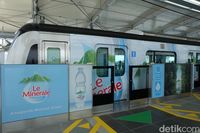 Pengguna MRT Jakarta Diajak Hidup Sehat dengan Cara Unik