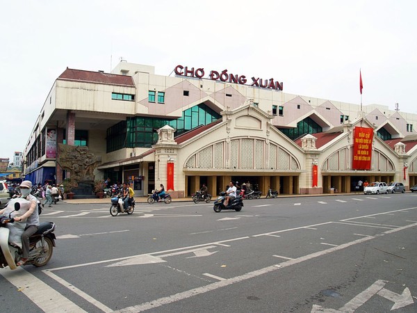 Tak jauh dari Hanoi Old Quarter, ada salah satu pasar terbesar di Hanoi yang menjual berbagai kebutuhan hingga oleh-oleh. Namanya Dong Xuan Market (iStock) Tak jauh dari Hanoi Old Quarter, ada salah satu pasar terbesar di Hanoi yang menjual berbagai kebutuhan hingga oleh-oleh. Namanya Dong Xuan Market (iStock)