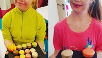 Senyum Stuart mengembang saat mendapat macaron dan buah potong ini. Gadis berambut pirang ini tampaknya senang menyantap kudapan manis. Foto: instagram @madelinesmodelling