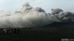 Kondisi Terkini Gunung Bromo yang Terus Semburkan Abu