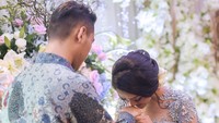Siti Badriah menerima lamaran Krisjiana dan bersiap menuju pernikahan.  (dok. Vamos never ending story)