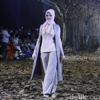 Rancangan terbaru Ivan Gunawan untuk Lebaran 2019 mengangkat tema Nostalgia yang di gelar di LiveSpace, SCBD, Jakarta Selatan, Rabu [20/3/2019]. Foto: Mohammad Abduh/Wolipop