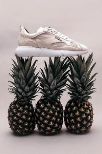 Keren! Kulit Sepatu Kekinian Ini Terbuat dari Buah Nanas