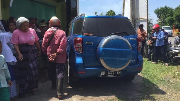 Tersangka Wahyu diduga membunuh Sulaiha dalam mobil.