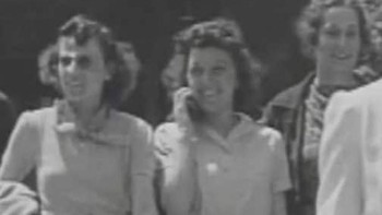 Video dari tahun 1930-an yang menampilkan seorang wanita diduga sedang menelepon memakai ponsel ini dibanjiri view dan komentar di YouTube pada 2012.  Di 2013, seorang pengguna YouTube lainnya mengklaim bahwa wanita dalam video tersebut adalah neneknya saat berusia 17 tahun dan sedang menguji prototipe ponsel di sebuah pabrik peralatan komunikasi di Massachusetts, Amerika Serikat. Foto: Internet