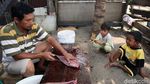 Mengintip Proses Pembuatan Kerupuk Kamplang yang Mendunia
