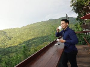 Dikabarkan Putus dari Elly Sugigi, Irfan Sebaztian Ternyata Hobi Ngopi