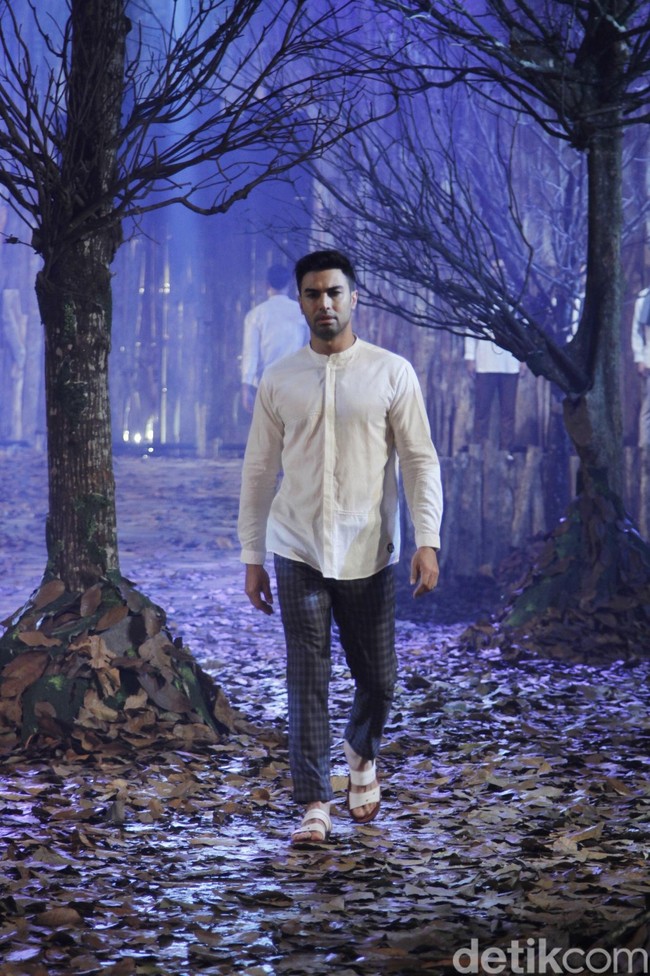 Rancangan terbaru Ivan Gunawan untuk Lebaran 2019 mengangkat tema Nostalgia yang di gelar di LiveSpace, SCBD, Jakarta Selatan, Rabu [20/3/2019]. Foto: Mohammad Abduh/Wolipop