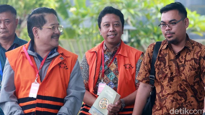 Romahurmuziy Mengaku Siap Buka-bukaan ke KPK Romahurmuziy Mengaku Siap Buka-bukaan ke KPK