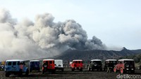 Tinggi kolom abu vulkanik berkisar 500 hingga 1.500 meter. 