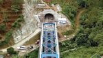 Foto Terowongan Tembus Gunung yang Dibangun Pakai Utang ke Rakyat
