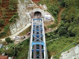 Terowongan Tembus Gunung Ini Dibangun Pakai Utang ke Rakyat