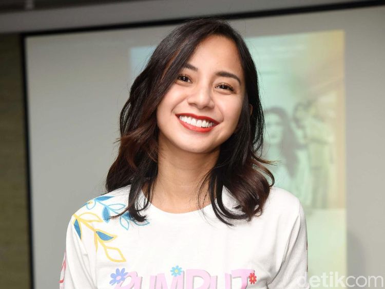 Rumput Tetangga Jadi Film Terakhir Kirana Larasati?