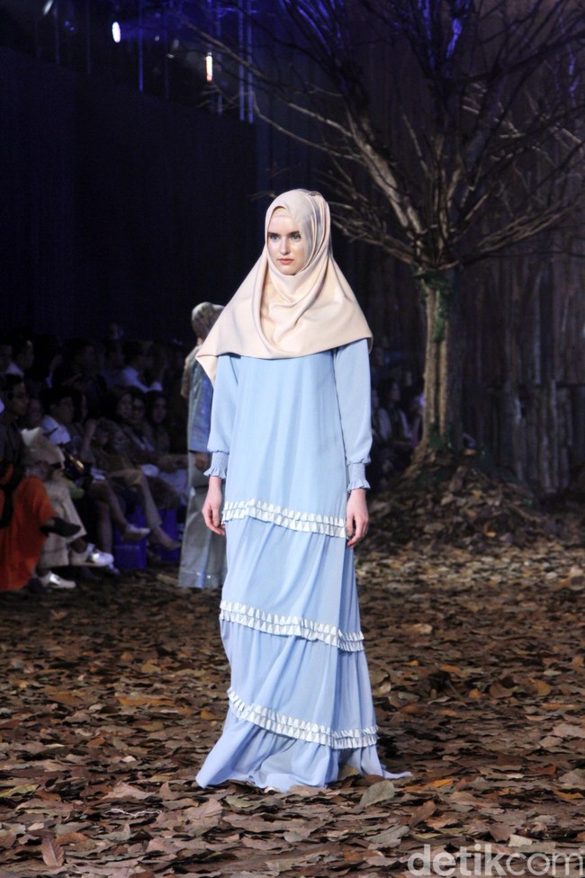 Rancangan terbaru Ivan Gunawan untuk Lebaran 2019  mengangkat tema Nostalgia yang di gelar di LiveSpace, SCBD, Jakarta Selatan, Rabu [20/3/2019]. Foto: Mohammad Abduh/Wolipop