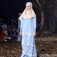 Rancangan terbaru Ivan Gunawan untuk Lebaran 2019  mengangkat tema Nostalgia yang di gelar di LiveSpace, SCBD, Jakarta Selatan, Rabu [20/3/2019]. Foto: Mohammad Abduh/Wolipop