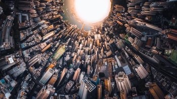 Posisi 1 kategori Architecture diraih Panvelvet. Foto pulau Hong Kong ini dipotret menggunakan Phantom 4 Pro. Foto: SkyPixel