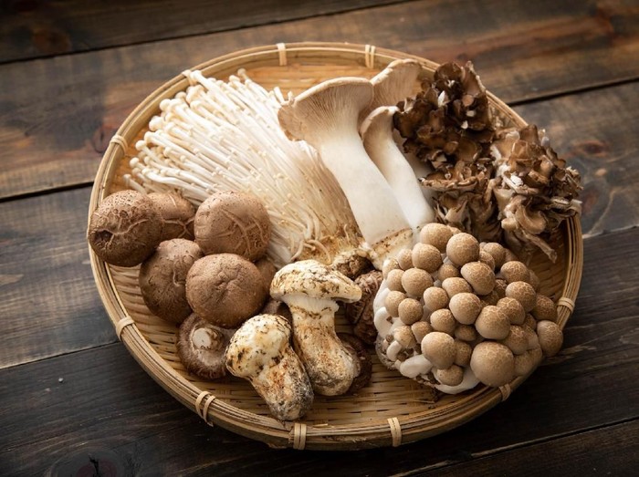 5 Makanan yang Sering Dikonsumsi Ini Bisa Mengandung Racun assorted japanese mushroomassorted japanese mushroom