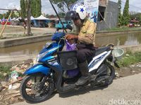 Di Pelosok Sulawesi Barat Ada Pengemis 'Tajir' Ngemis Naik Motor 