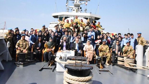 Belajar Budaya Indonesia, Puluhan Siswa Lebanon Diajak Naik KRI