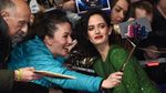 Pesona Eva Green dengan Dress Hijau Ketat