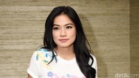 Kirana digambarkan sebagai ibu rumah tangga dan juga wanita karier yang mengalami krisis kepercayaan diri dan menganggap dirinya tak mampu jadi istri yang ideal. Pool/Noel/detikFoto.